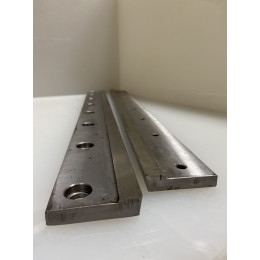 Нож гильотинный 700х54х10 мм, 9 отверстий